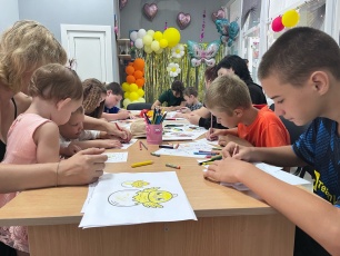 06.08.2026 г. В Брюховецком филиале ГБУ «Центр диагностики и консультирования» КК провели эксперимент для взрослых на тему «Волшебные раскраски: открываем мир цвета».